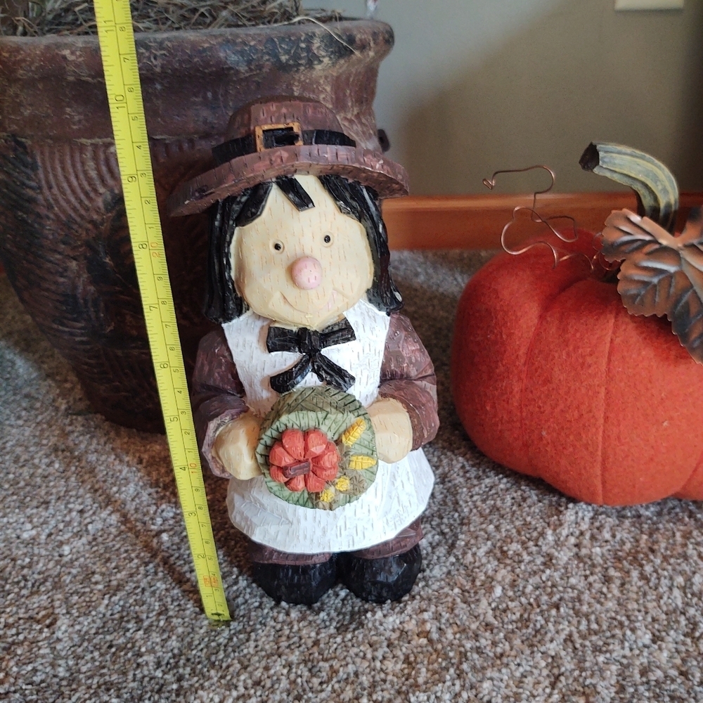 Thanksgiving Girl Wood Statue Decor! - Picture 7 of 9